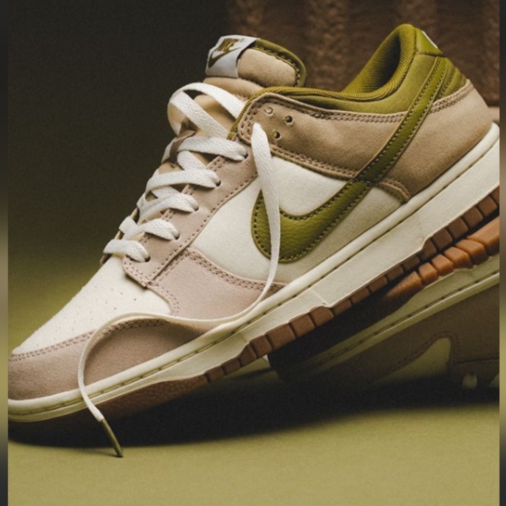 Since 72 Pacific Moss dunks size 9.5
